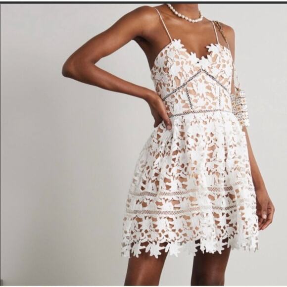 L'atiste Yellow Lace Mini Dress Size Medium - Picture 8 of 8